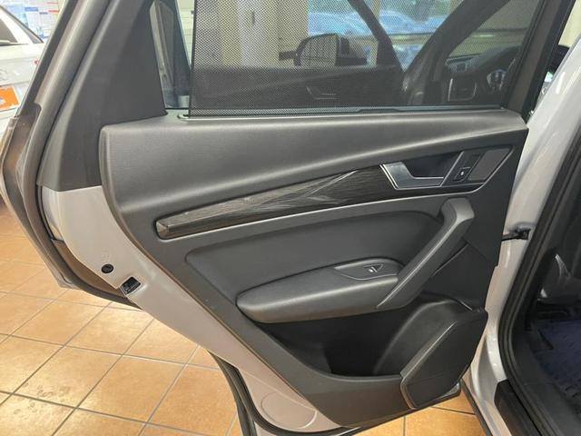 Photo of 2018 Florett Silver Metallic Audi Q5
