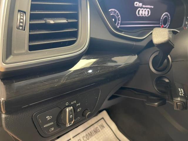 Photo of 2018 Florett Silver Metallic Audi Q5