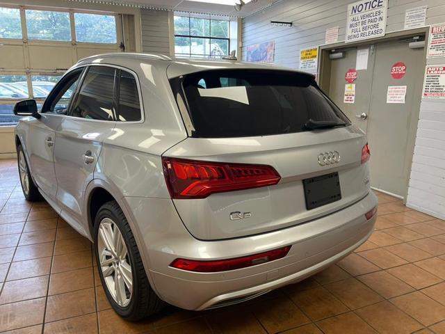 Photo of 2018 Florett Silver Metallic Audi Q5