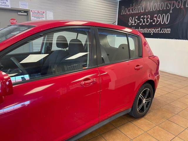 Photo of 2007 Super Black Nissan Versa