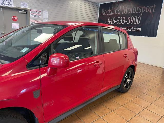 Photo of 2007 Super Black Nissan Versa