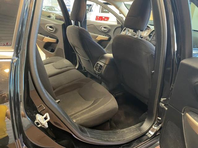 Photo of 2017 Diamond Black Crystal Pearlcoat Jeep Cherokee