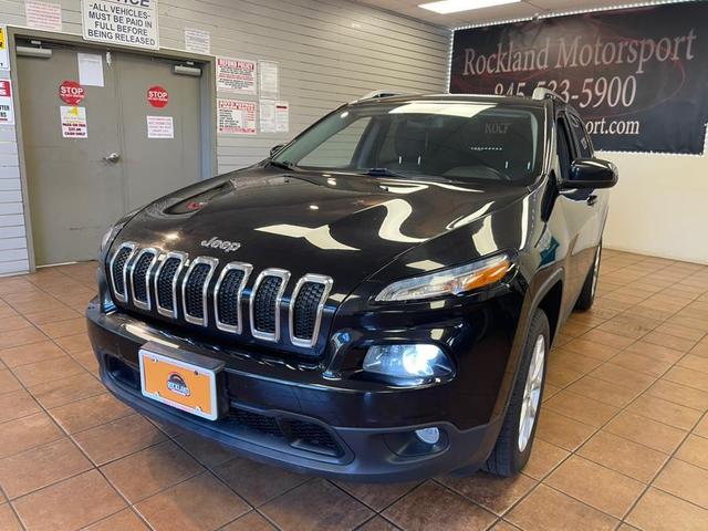 Photo of 2017 Diamond Black Crystal Pearlcoat Jeep Cherokee