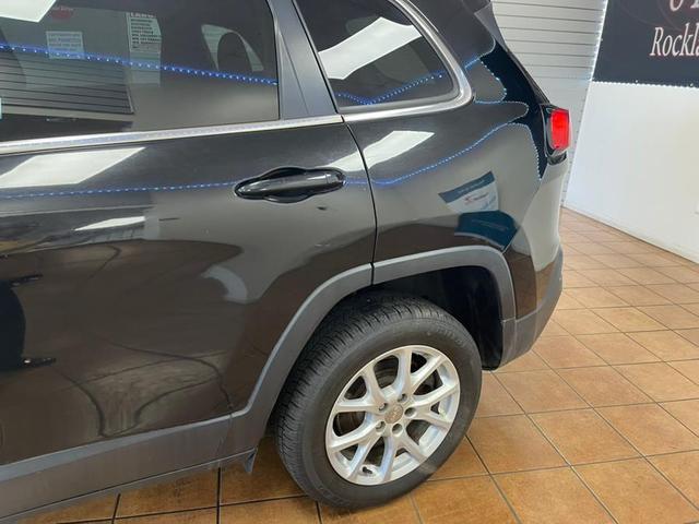 Photo of 2017 Diamond Black Crystal Pearlcoat Jeep Cherokee