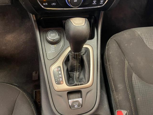 Photo of 2017 Diamond Black Crystal Pearlcoat Jeep Cherokee