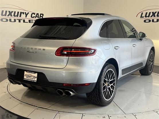 Photo of 2016 Silver Porsche Macan