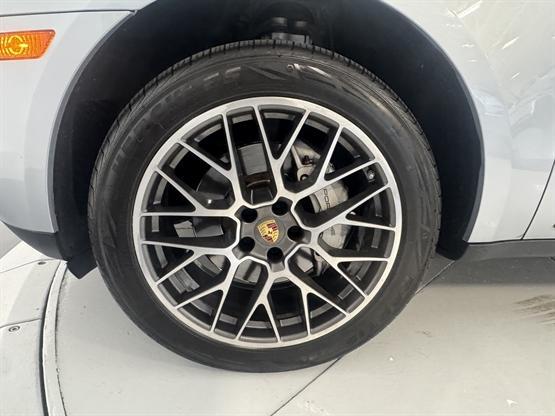 Photo of 2016 Silver Porsche Macan
