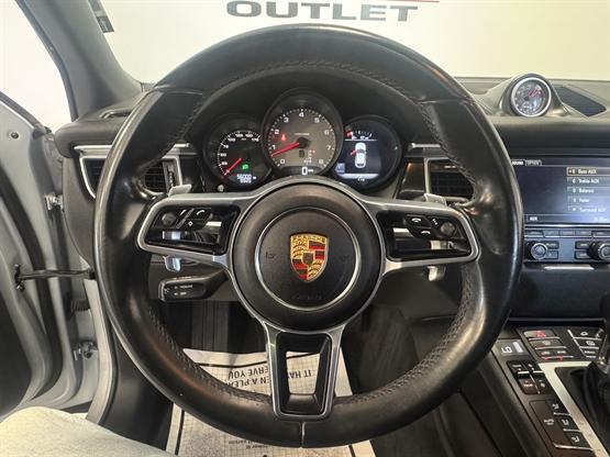 Photo of 2016 Silver Porsche Macan