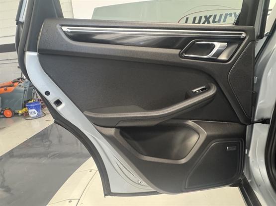 Photo of 2016 Silver Porsche Macan