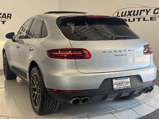 Photo of 2016 Silver Porsche Macan