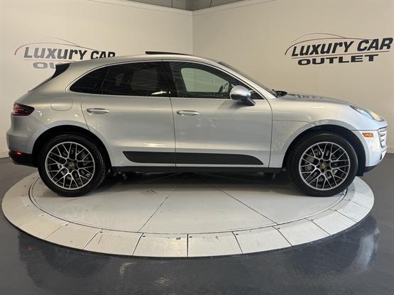 Photo of 2016 Silver Porsche Macan
