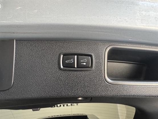 Photo of 2016 Silver Porsche Macan