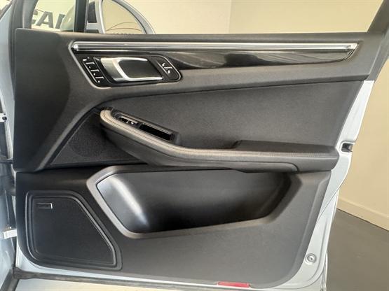 Photo of 2016 Silver Porsche Macan