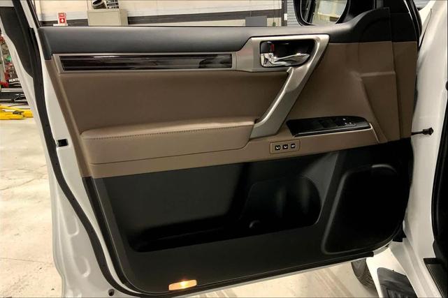 Photo of 2022 Starfire Pearl Lexus GX 460