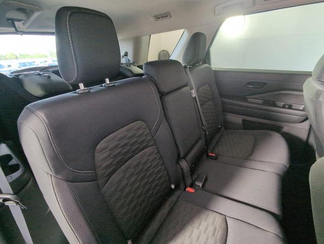 Photo of 2024 Brilliant Silver Metallic Nissan Pathfinder