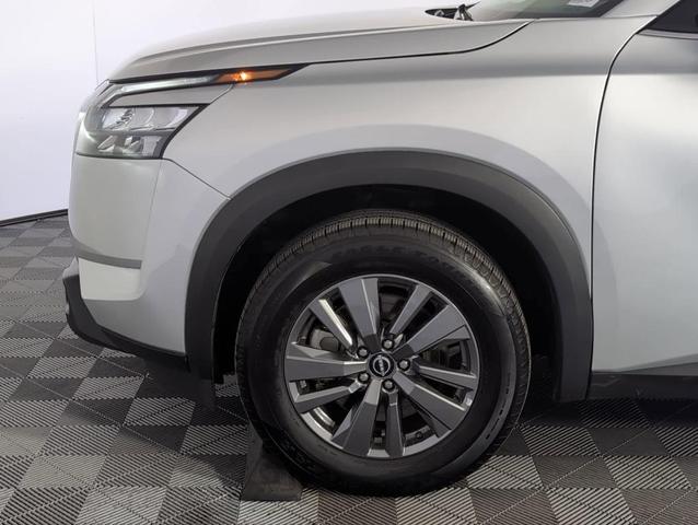 Photo of 2024 Brilliant Silver Metallic Nissan Pathfinder