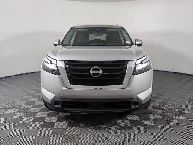 Photo of 2024 Brilliant Silver Metallic Nissan Pathfinder