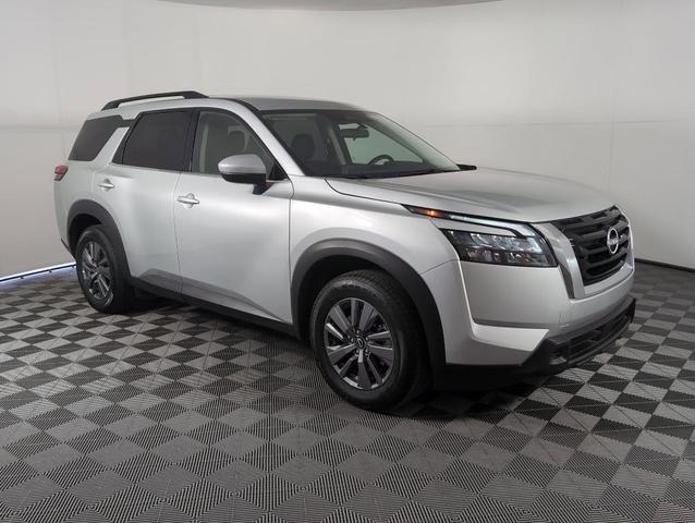 Photo of 2024 Brilliant Silver Metallic Nissan Pathfinder