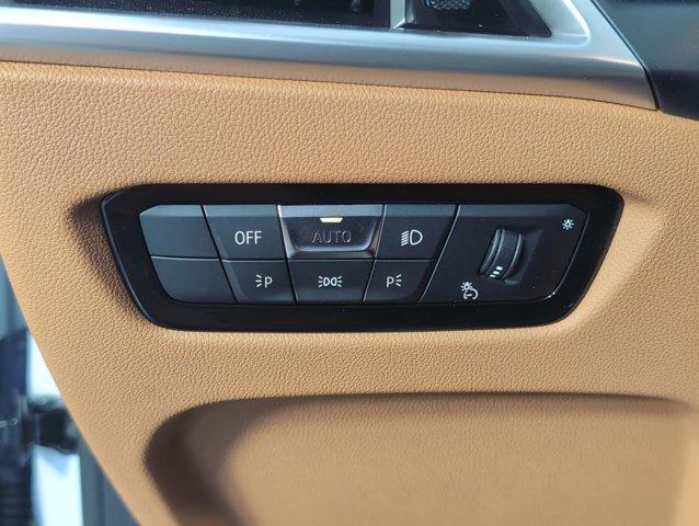 Photo of 2025 Alpine White BMW 330