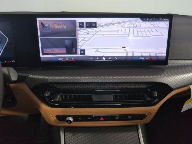Photo of 2025 Alpine White BMW 330