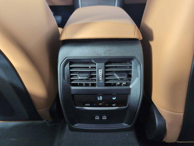 Photo of 2025 Alpine White BMW 330