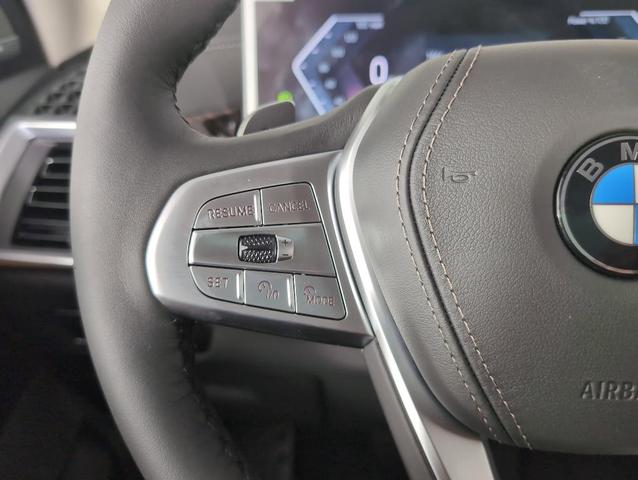 Photo of 2026 Alpine White BMW X7