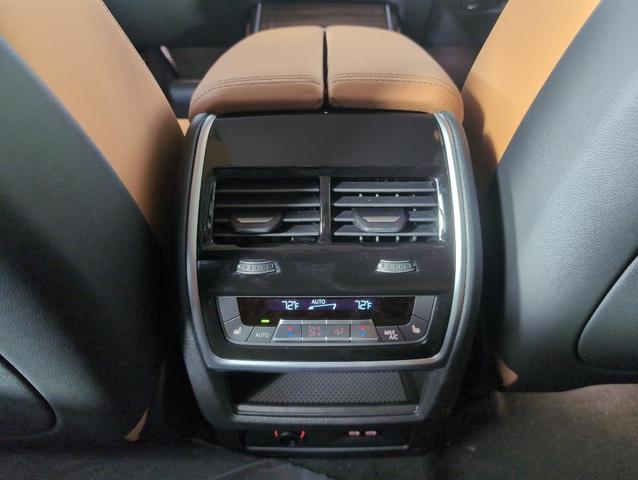 Photo of 2026 Alpine White BMW X7
