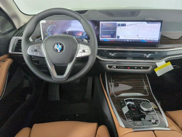 Photo of 2026 Alpine White BMW X7