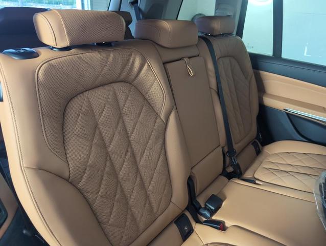 Photo of 2026 Alpine White BMW X7