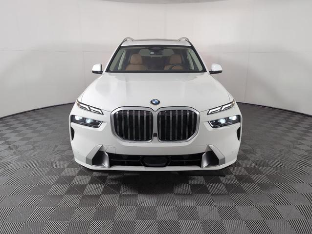 Photo of 2026 Alpine White BMW X7