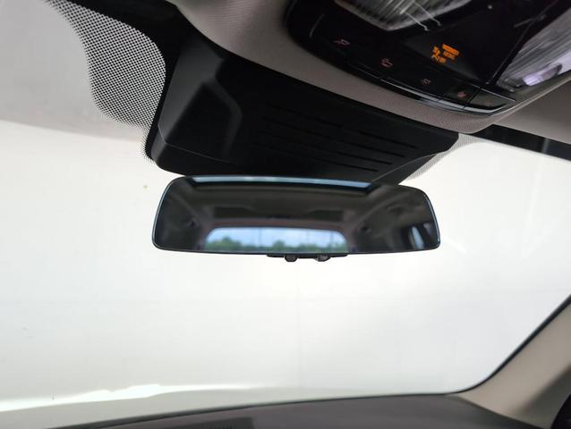 Photo of 2026 Alpine White BMW X7