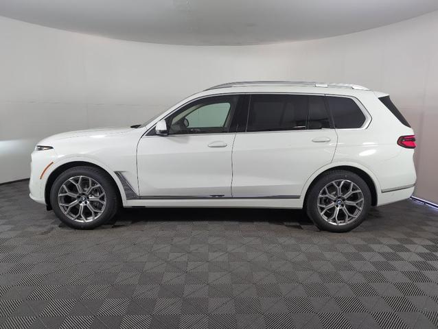 Photo of 2026 Alpine White BMW X7
