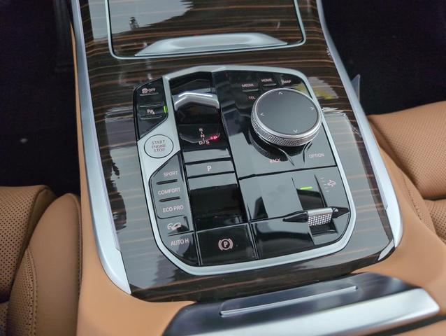 Photo of 2026 Alpine White BMW X7