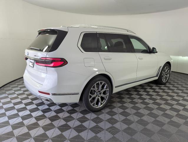 Photo of 2026 Alpine White BMW X7
