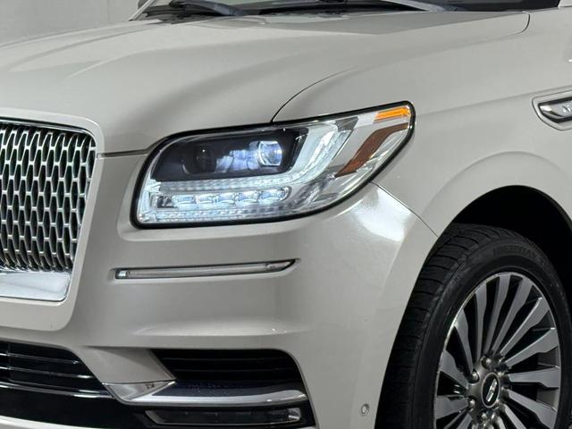 Photo of 2019 Brown Lincoln Navigator