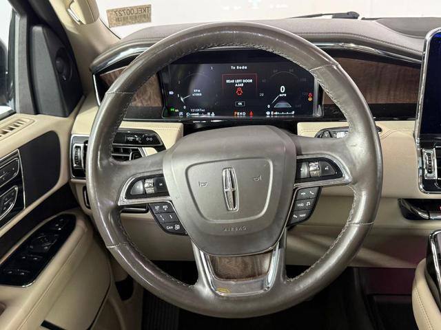Photo of 2019 Brown Lincoln Navigator
