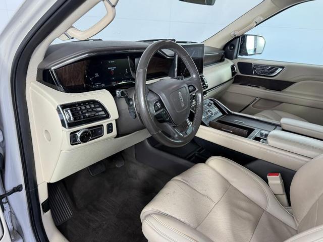 Photo of 2019 Brown Lincoln Navigator