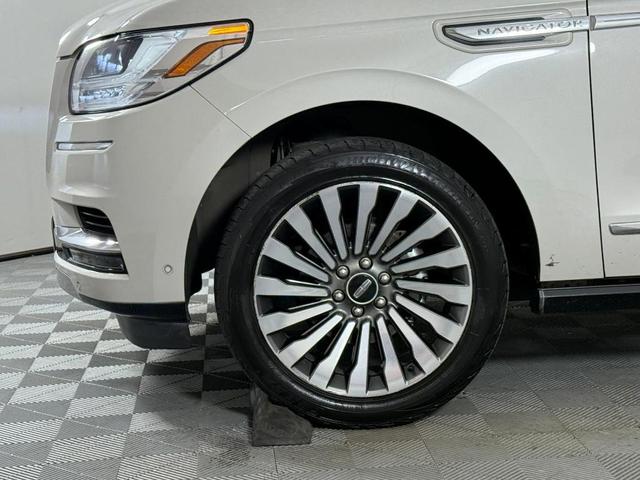 Photo of 2019 Brown Lincoln Navigator