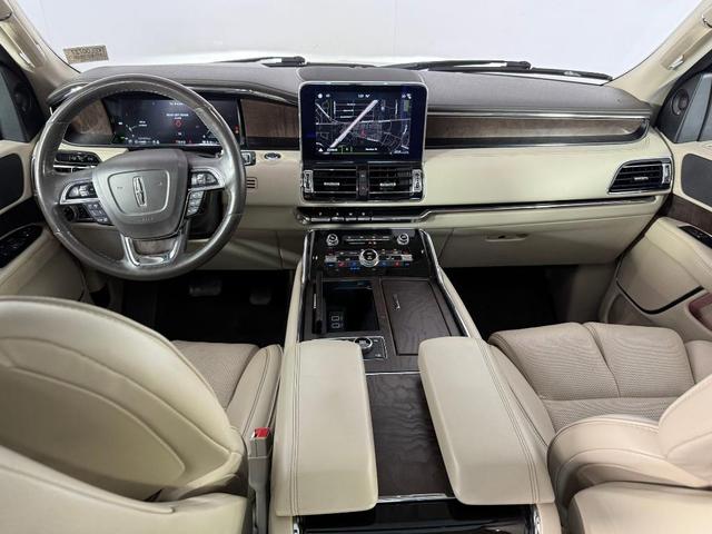 Photo of 2019 Brown Lincoln Navigator