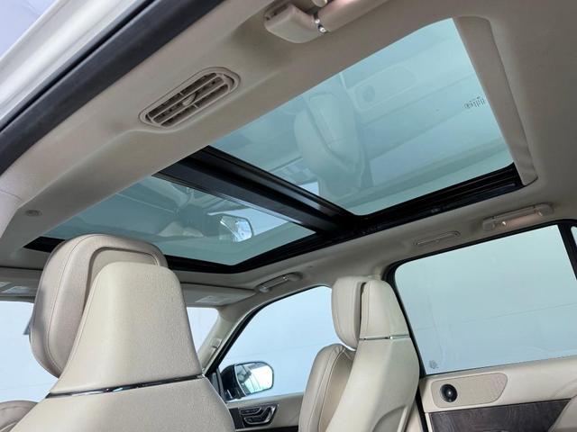 Photo of 2019 Brown Lincoln Navigator