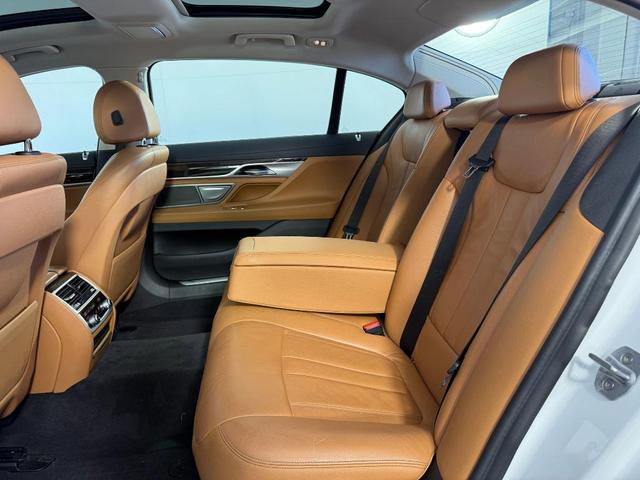Photo of 2019 Mineral White Metallic BMW 740