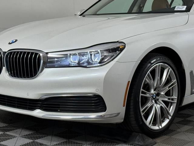 Photo of 2019 Mineral White Metallic BMW 740