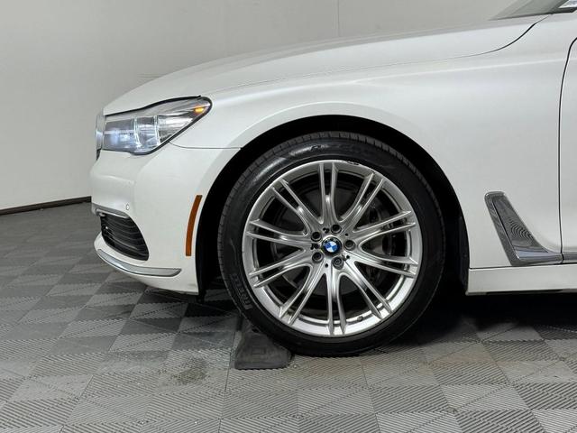 Photo of 2019 Mineral White Metallic BMW 740