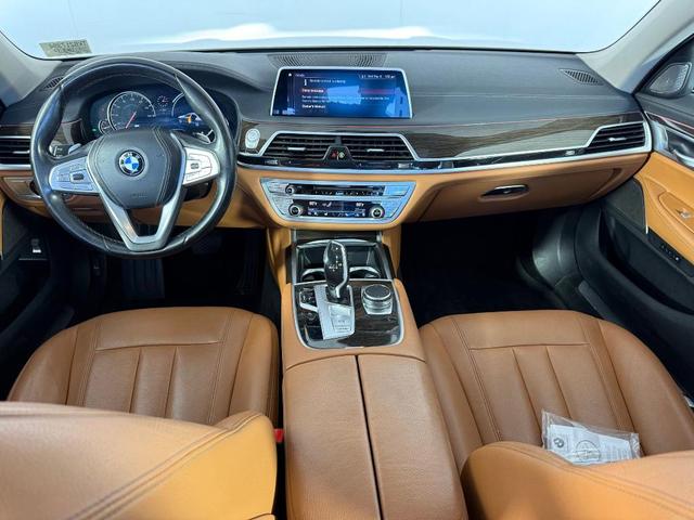 Photo of 2019 Mineral White Metallic BMW 740