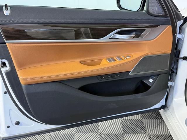 Photo of 2019 Mineral White Metallic BMW 740