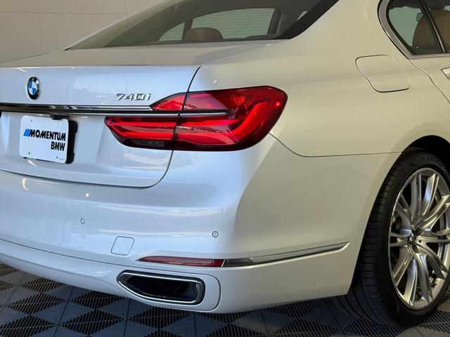 Photo of 2019 Mineral White Metallic BMW 740