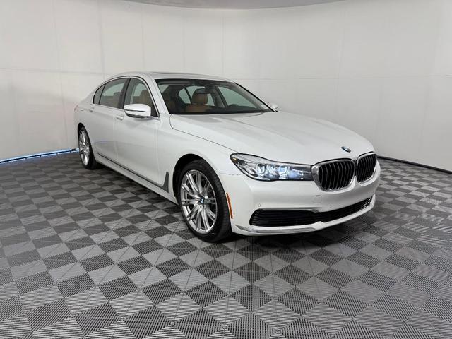Photo of 2019 Mineral White Metallic BMW 740