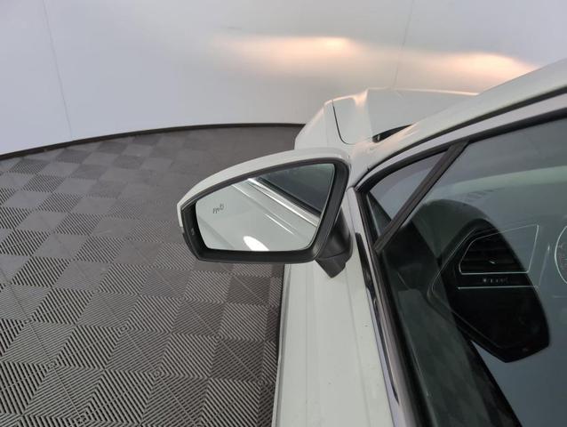 Photo of 2018 Pure White Volkswagen Tiguan