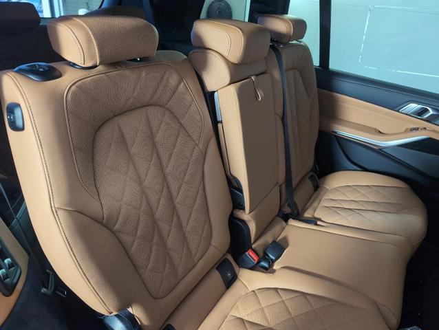 Photo of 2026 Gray Metallic BMW X7