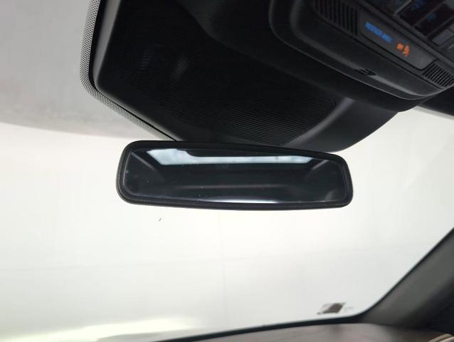 Photo of 2021 White Ford Explorer